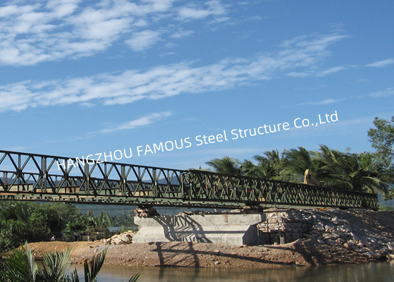 LA CHINE Pont en acier préfabriqué de Bailey pour le pont portatif en acier de construction de projet de garde de l'eau avec les piliers de soutien fournisseur